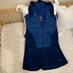 The North Face Hooded Full Zip Vest. Women’s Medium. EUC
